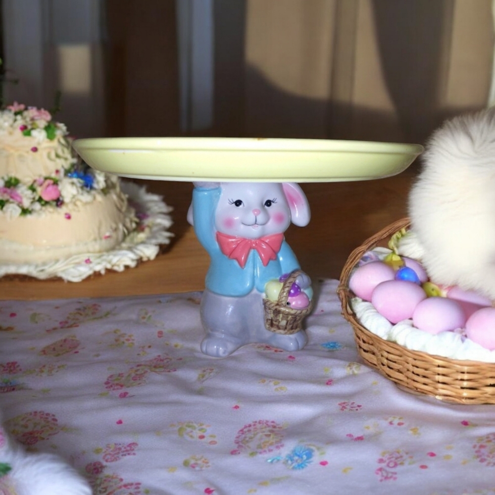 "RARE"SPECIAL EDITION HOLIDAY CERAMIC WITH LIGHT BUNNY CAKE PLATE